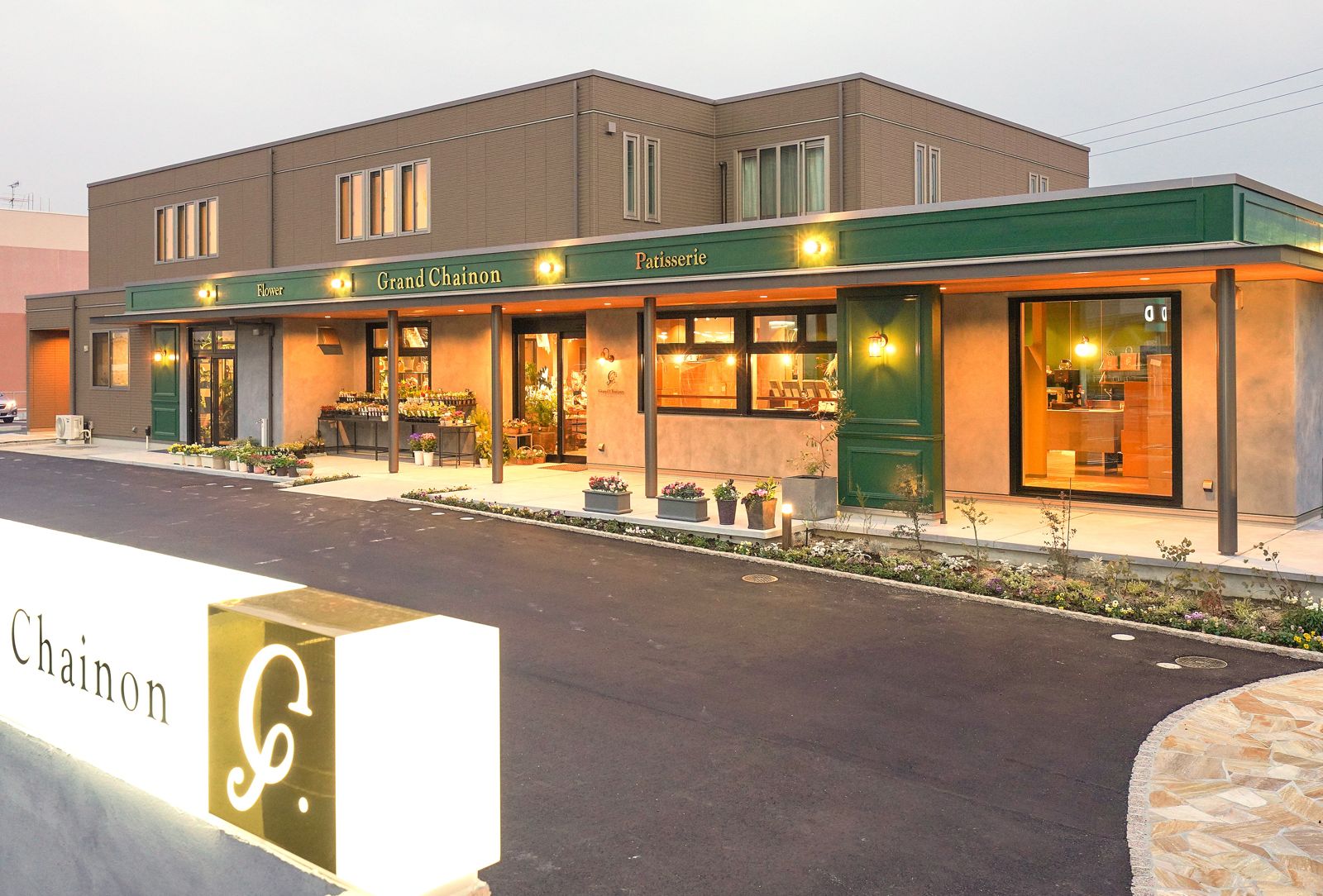 島根県出雲市の花屋グランシェノンの店舗外観